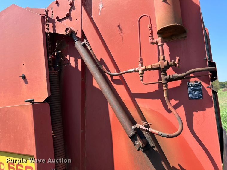 image for item MQ9801 New Holland 660  round baler
