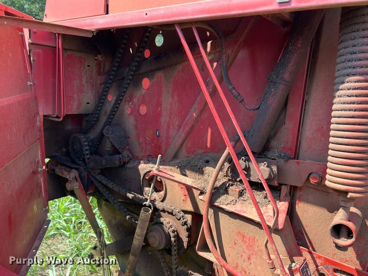 image for item MQ9801 New Holland 660  round baler