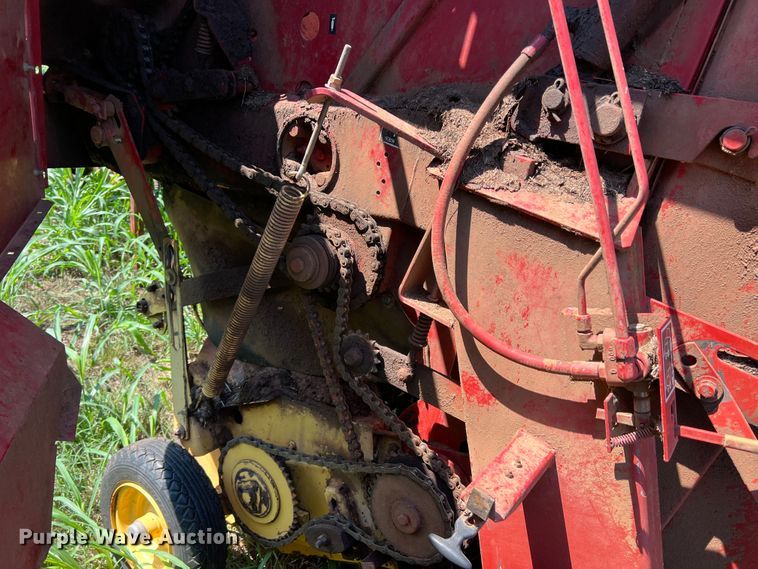 image for item MQ9801 New Holland 660  round baler