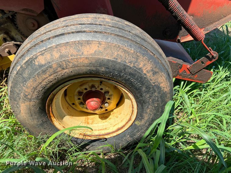 image for item MQ9801 New Holland 660  round baler