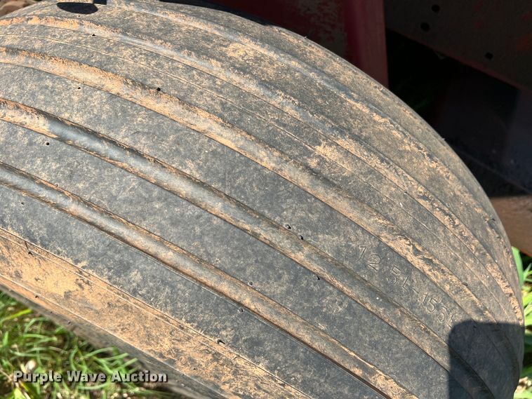 image for item MQ9801 New Holland 660  round baler