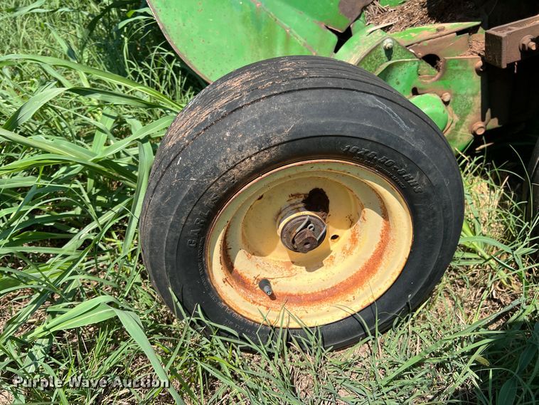 image for item MQ9802 John Deere 535  round baler