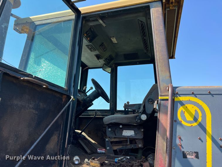 image for item MQ9803 1979 Versatile 855  4WD tractor