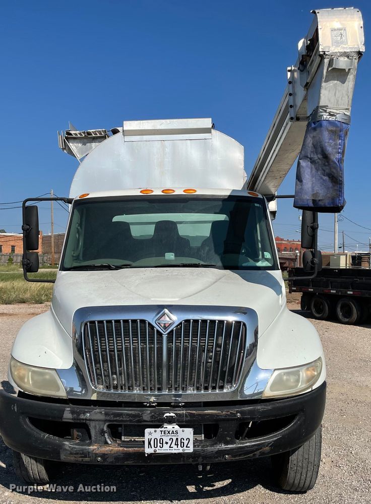 image for item MR9349 2008 International DuraStar 4300  feed delivery truck