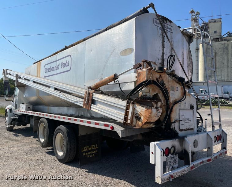 image for item MR9349 2008 International DuraStar 4300  feed delivery truck