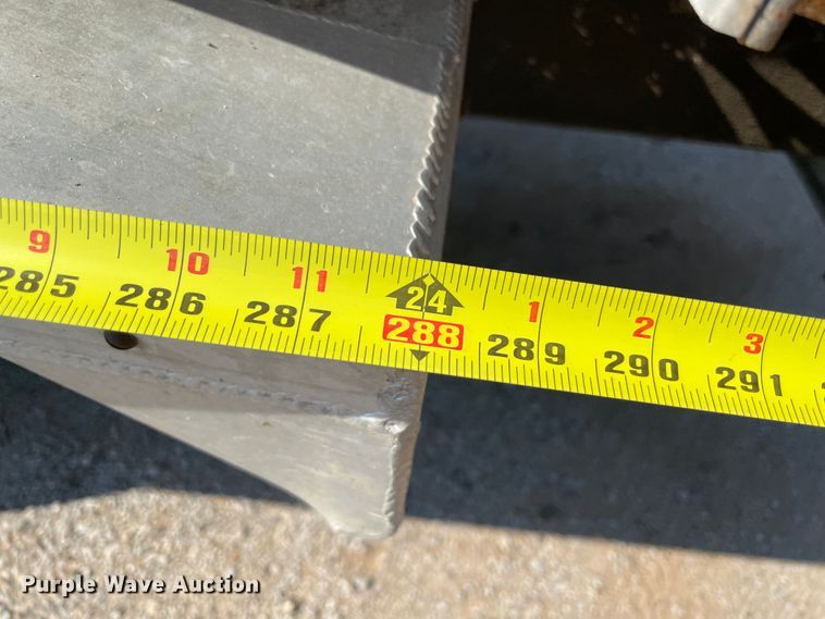 image for item MR9349 2008 International DuraStar 4300  feed delivery truck