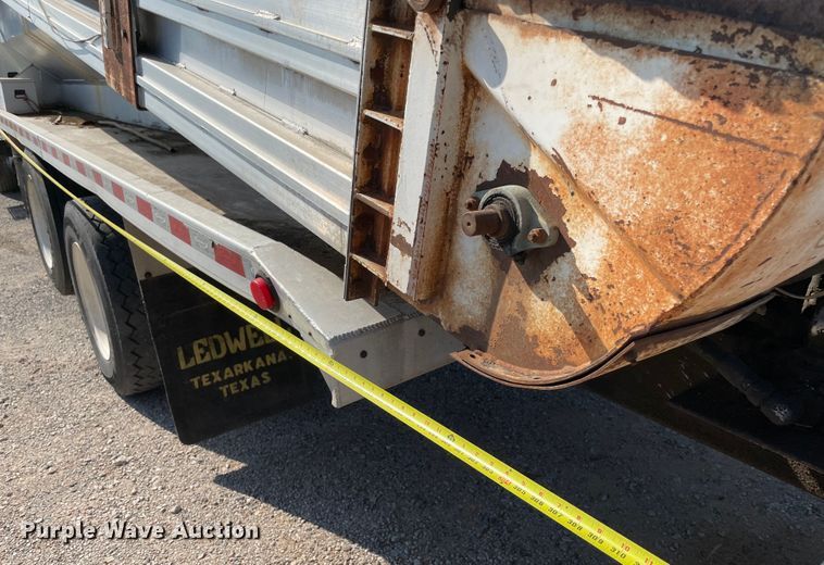 image for item MR9349 2008 International DuraStar 4300  feed delivery truck