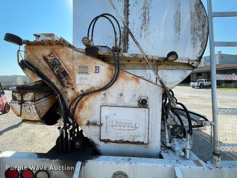 image for item MR9349 2008 International DuraStar 4300  feed delivery truck