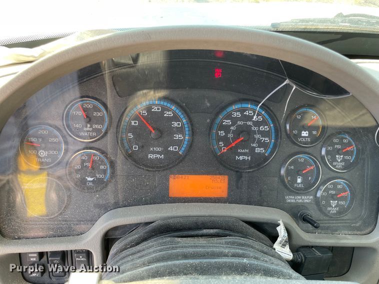 image for item MR9349 2008 International DuraStar 4300  feed delivery truck