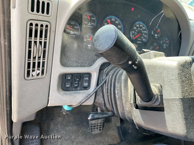 image for item MR9349 2008 International DuraStar 4300  feed delivery truck