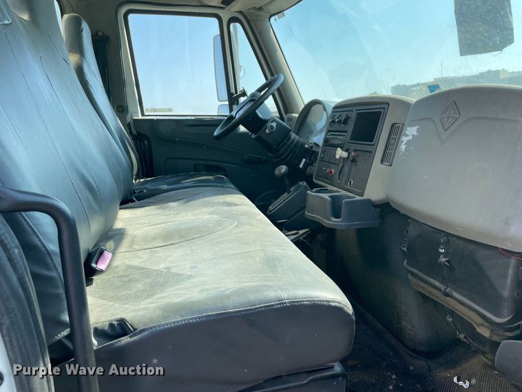 image for item MR9349 2008 International DuraStar 4300  feed delivery truck