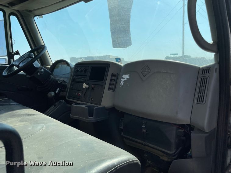 image for item MR9349 2008 International DuraStar 4300  feed delivery truck