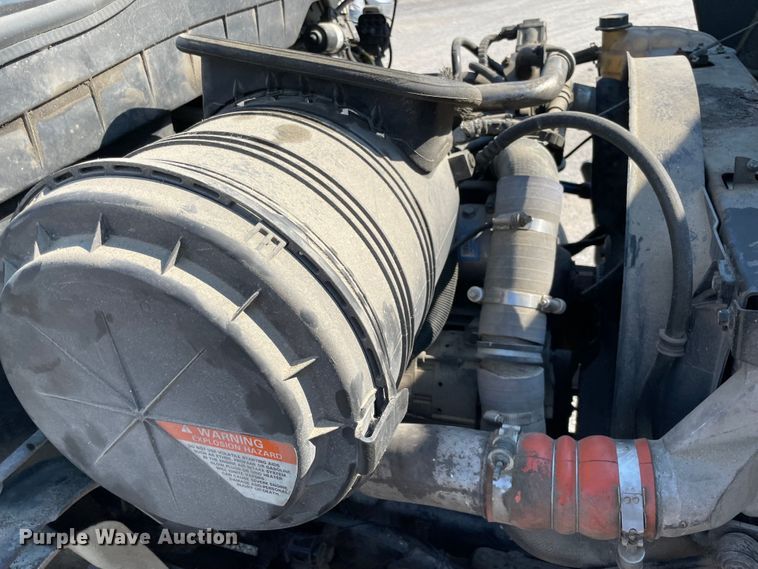 image for item MR9349 2008 International DuraStar 4300  feed delivery truck