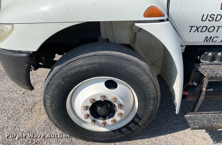 image for item MR9349 2008 International DuraStar 4300  feed delivery truck