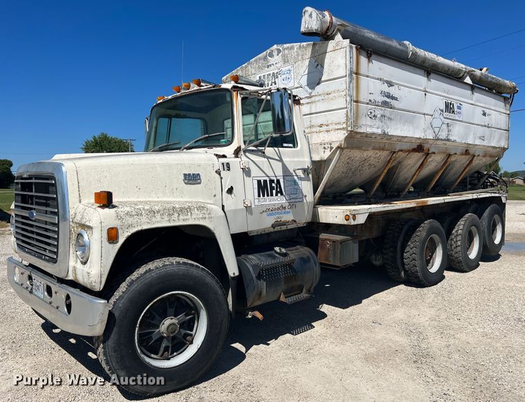 image for item MR9843 1986 Ford F9000  fertilizer delivery truck