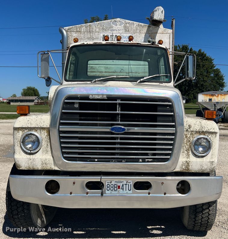 image for item MR9843 1986 Ford F9000  fertilizer delivery truck