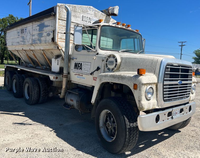 image for item MR9843 1986 Ford F9000  fertilizer delivery truck
