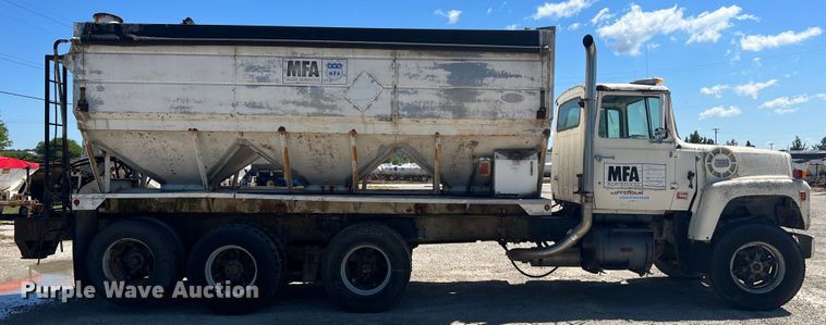 image for item MR9843 1986 Ford F9000  fertilizer delivery truck