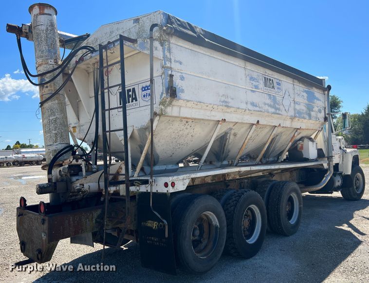 image for item MR9843 1986 Ford F9000  fertilizer delivery truck