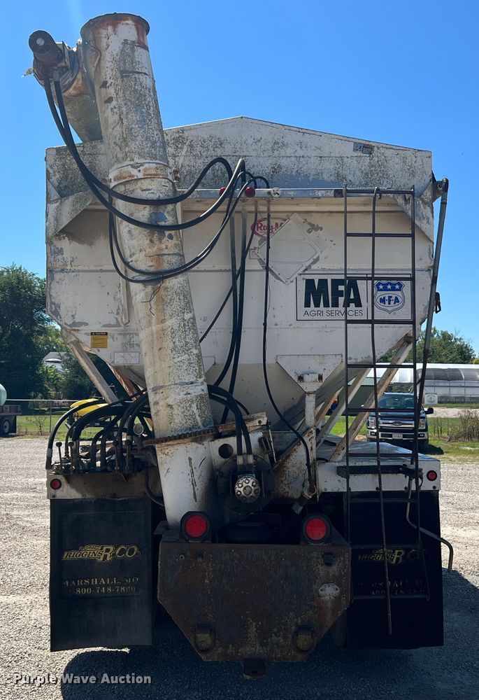 image for item MR9843 1986 Ford F9000  fertilizer delivery truck