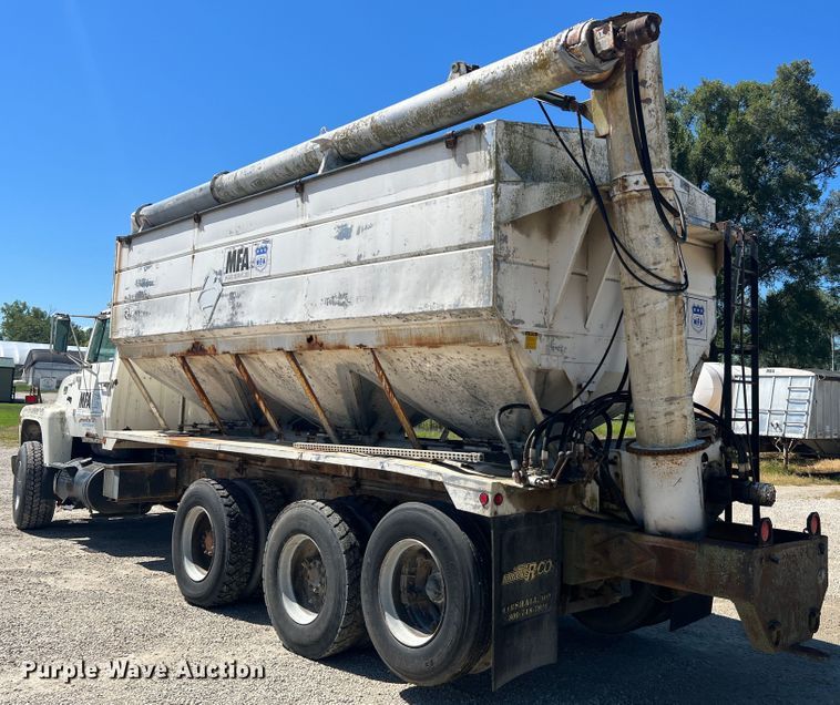 image for item MR9843 1986 Ford F9000  fertilizer delivery truck