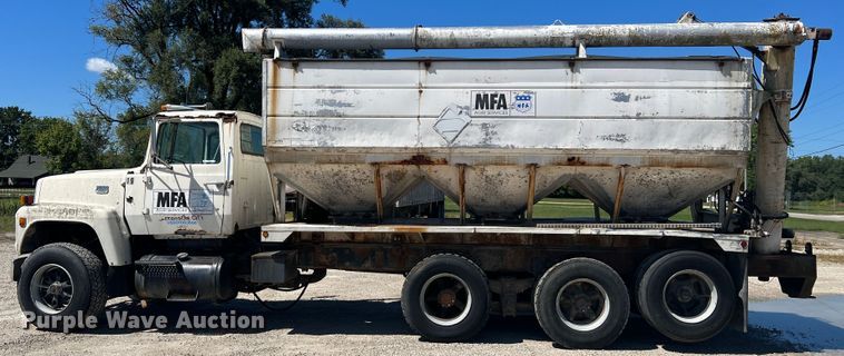 image for item MR9843 1986 Ford F9000  fertilizer delivery truck