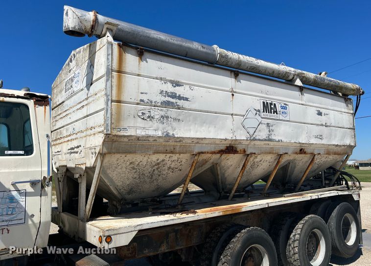 image for item MR9843 1986 Ford F9000  fertilizer delivery truck