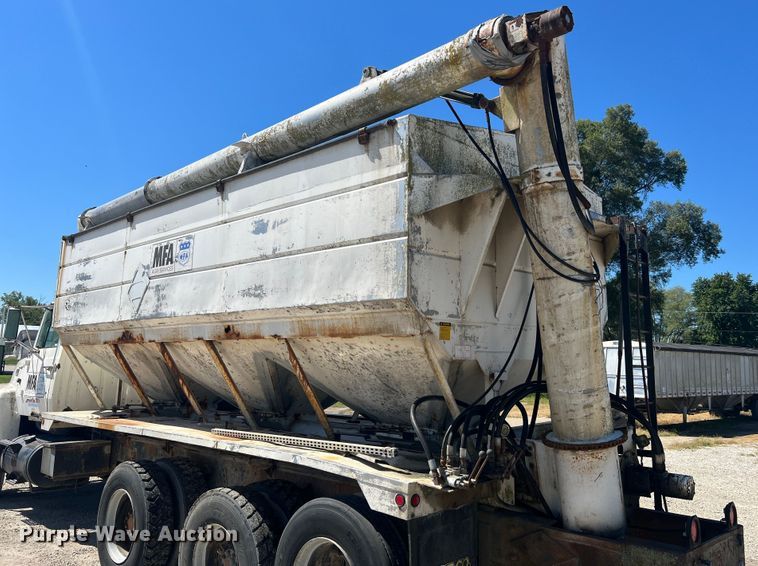 image for item MR9843 1986 Ford F9000  fertilizer delivery truck