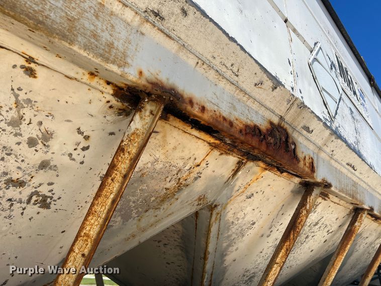 image for item MR9843 1986 Ford F9000  fertilizer delivery truck