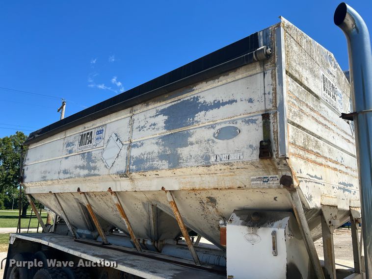 image for item MR9843 1986 Ford F9000  fertilizer delivery truck