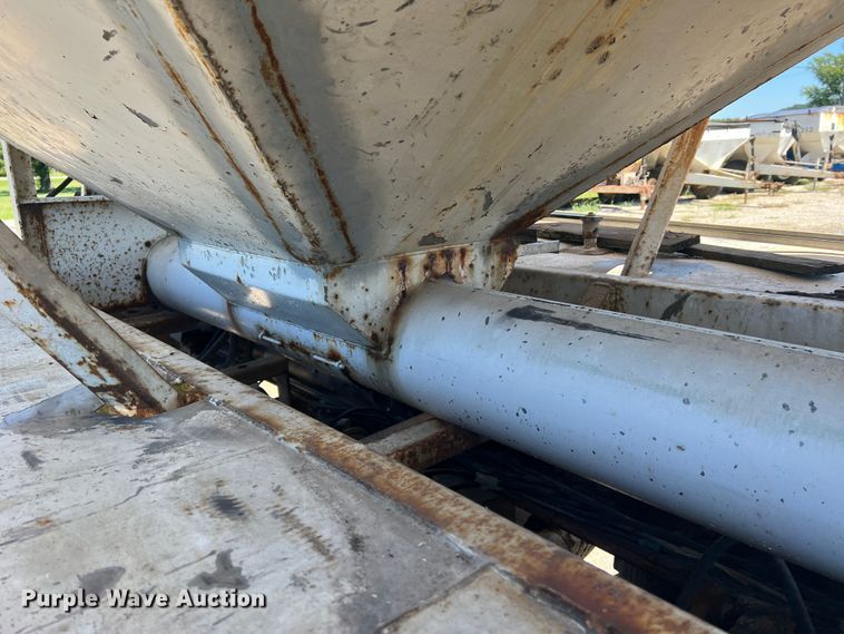 image for item MR9843 1986 Ford F9000  fertilizer delivery truck