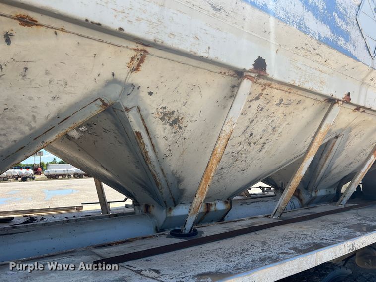 image for item MR9843 1986 Ford F9000  fertilizer delivery truck