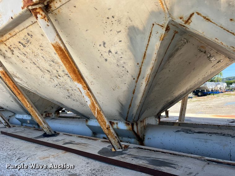 image for item MR9843 1986 Ford F9000  fertilizer delivery truck