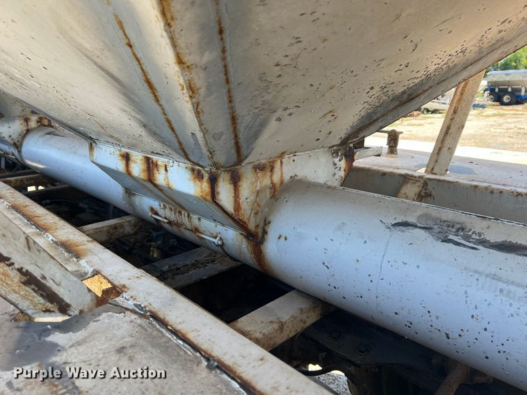 image for item MR9843 1986 Ford F9000  fertilizer delivery truck