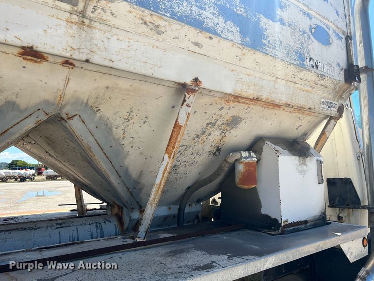 image for item MR9843 1986 Ford F9000  fertilizer delivery truck