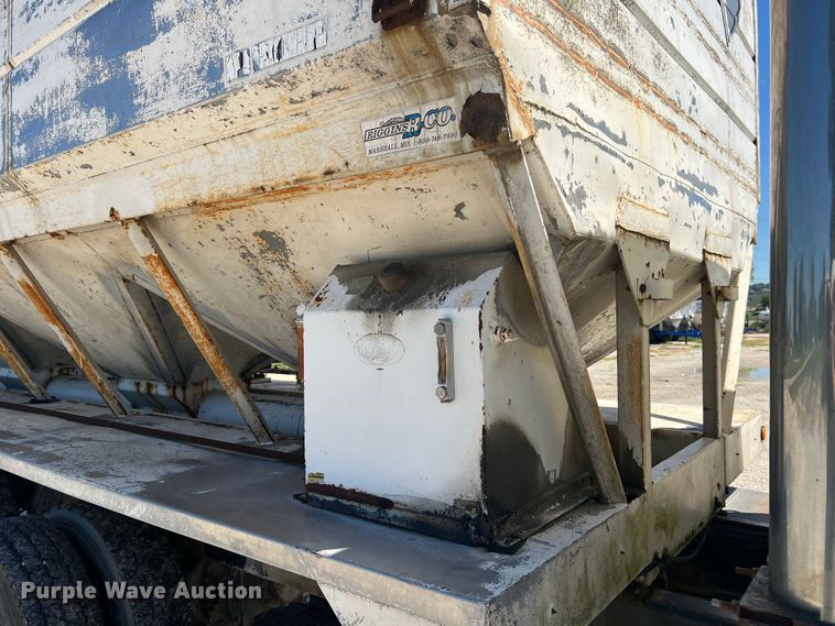 image for item MR9843 1986 Ford F9000  fertilizer delivery truck