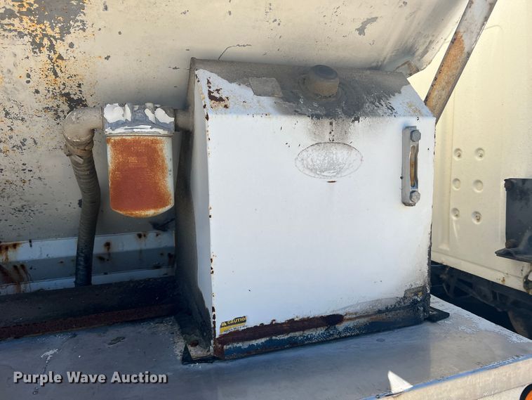 image for item MR9843 1986 Ford F9000  fertilizer delivery truck