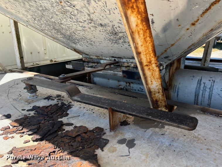 image for item MR9843 1986 Ford F9000  fertilizer delivery truck