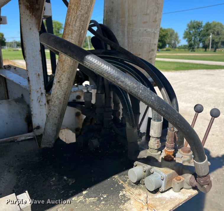 image for item MR9843 1986 Ford F9000  fertilizer delivery truck