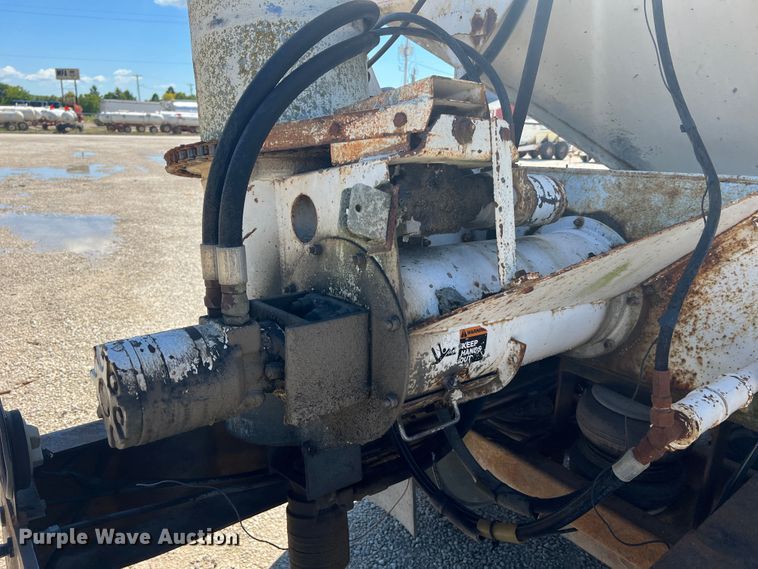 image for item MR9843 1986 Ford F9000  fertilizer delivery truck