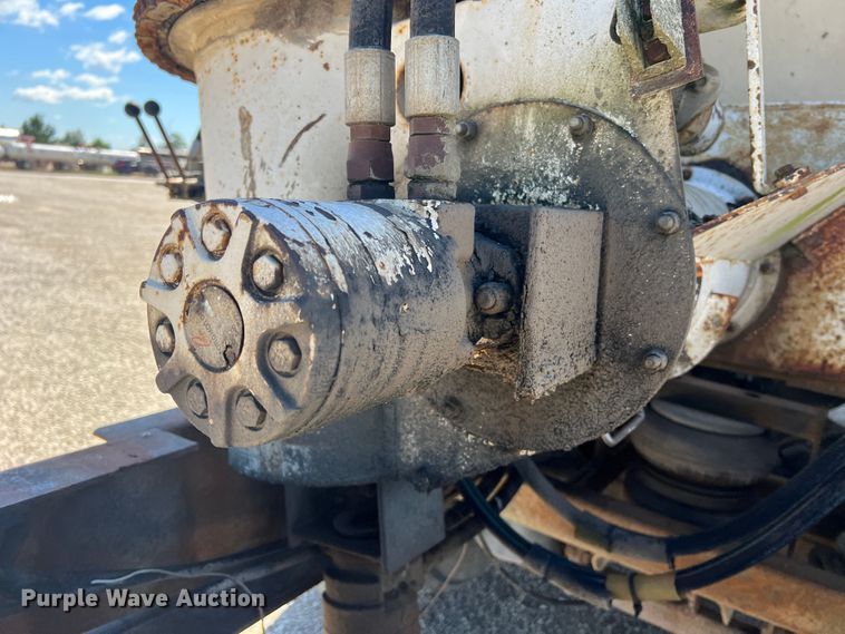 image for item MR9843 1986 Ford F9000  fertilizer delivery truck