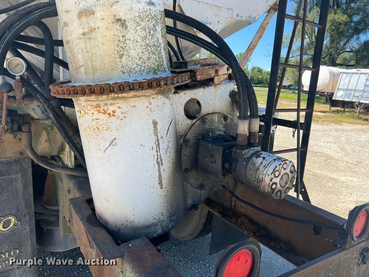 image for item MR9843 1986 Ford F9000  fertilizer delivery truck