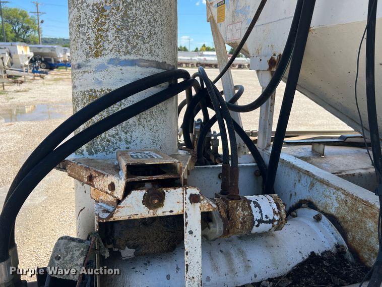 image for item MR9843 1986 Ford F9000  fertilizer delivery truck