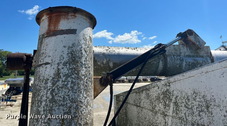 image for item MR9843 1986 Ford F9000  fertilizer delivery truck