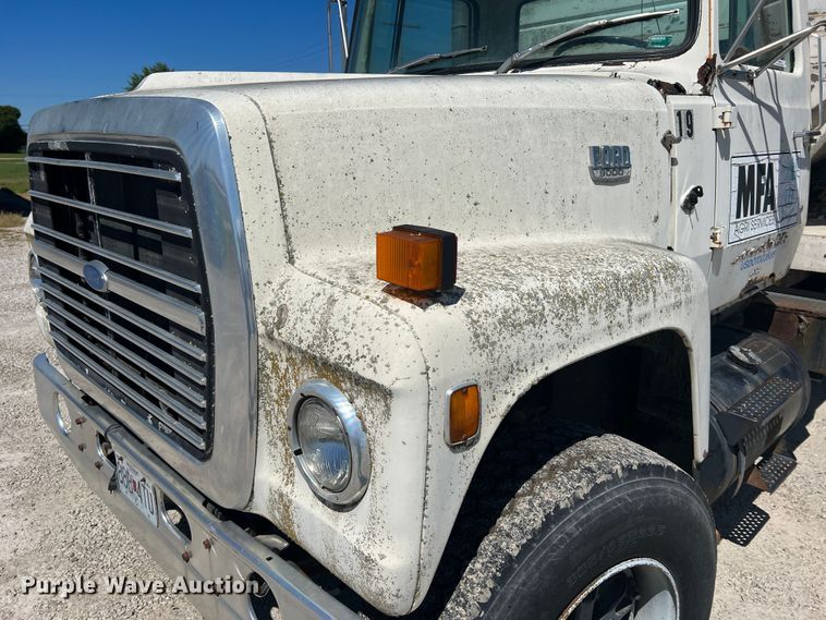 image for item MR9843 1986 Ford F9000  fertilizer delivery truck