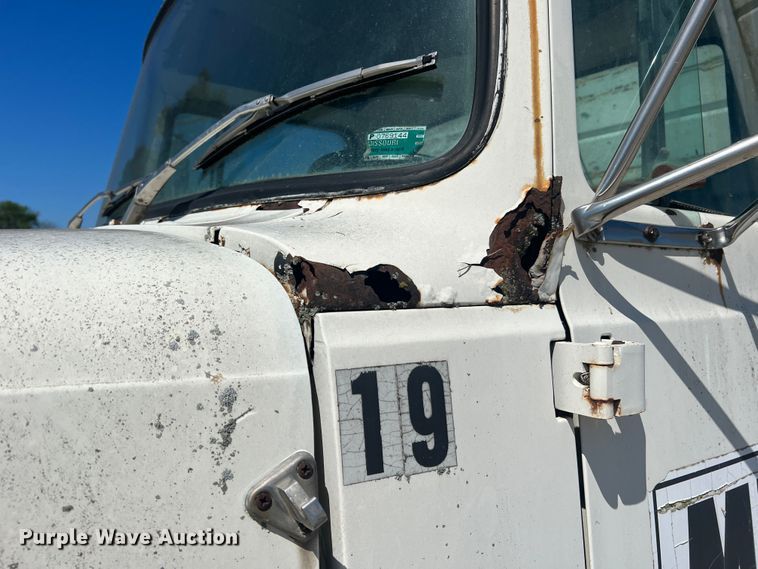 image for item MR9843 1986 Ford F9000  fertilizer delivery truck