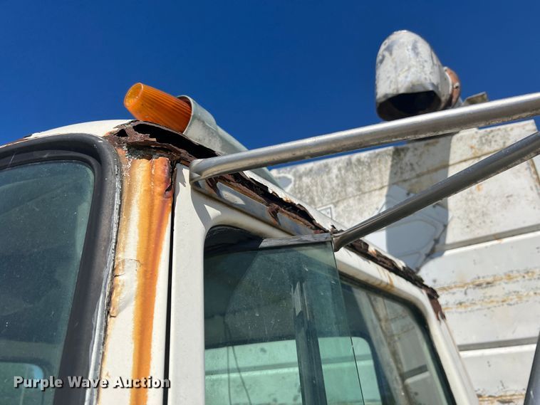 image for item MR9843 1986 Ford F9000  fertilizer delivery truck