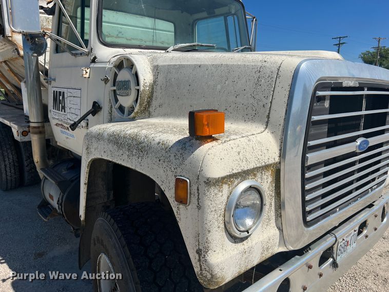 image for item MR9843 1986 Ford F9000  fertilizer delivery truck