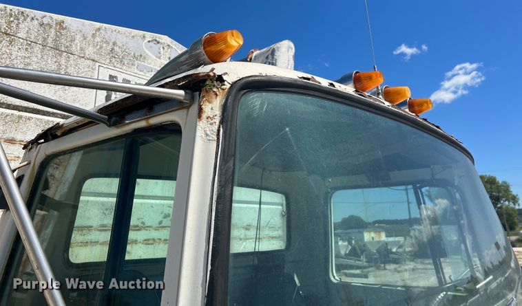 image for item MR9843 1986 Ford F9000  fertilizer delivery truck