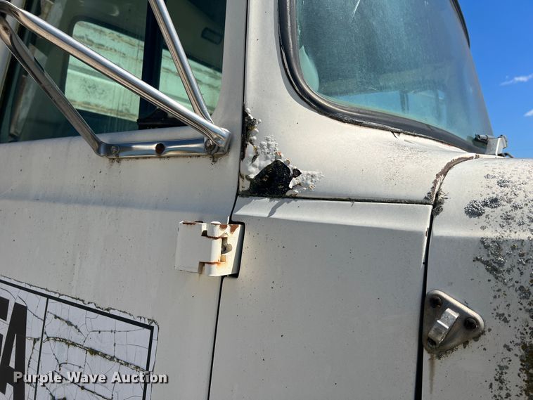 image for item MR9843 1986 Ford F9000  fertilizer delivery truck